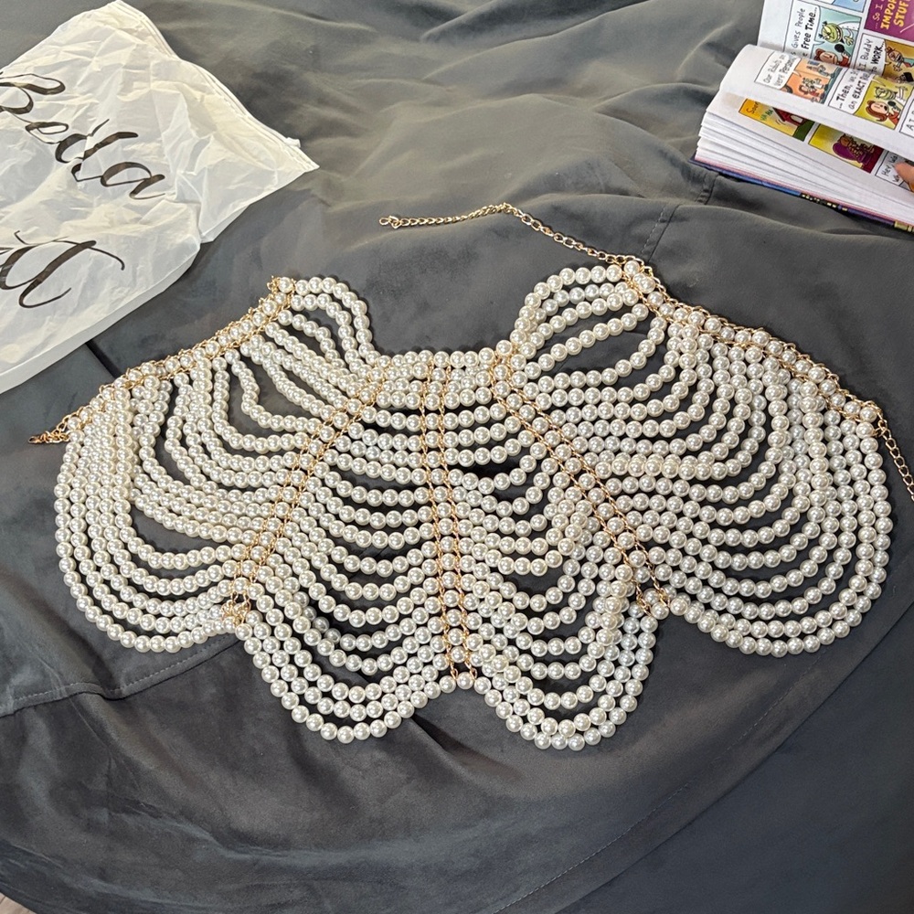 Elegant Pearl Beaded Capelet - Picture 4 of 6
